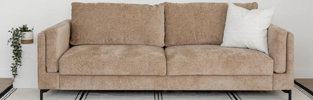 ensemble de salon incluant un canapé pour petit espace et un fauteuil pivotant et berçant