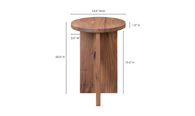 Table d'appoint en bois clair au design minimaliste pose sur tapis texture dans un interieur moderne. Avec les dimensions