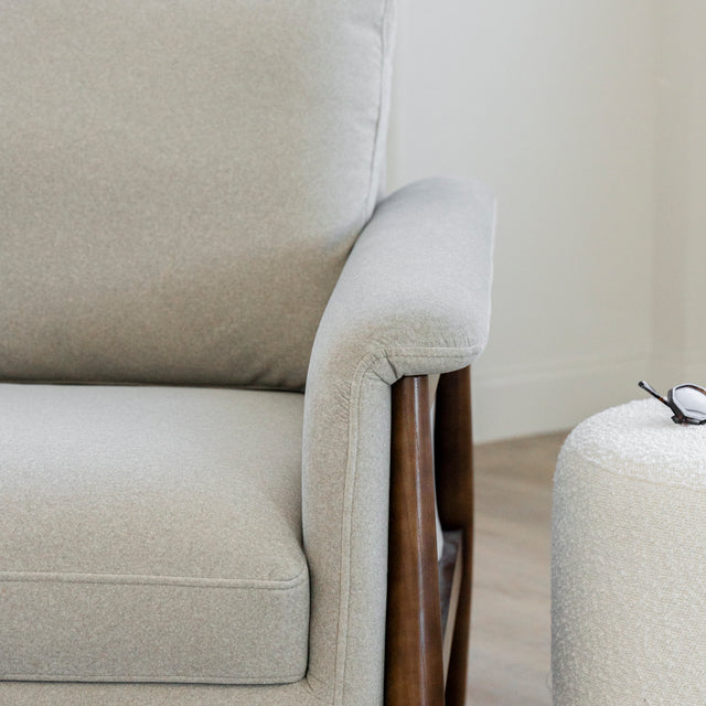 Fauteuil en tissu sable feutré - Arnold