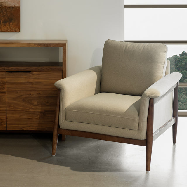 Fauteuil en tissu sable feutré - Arnold