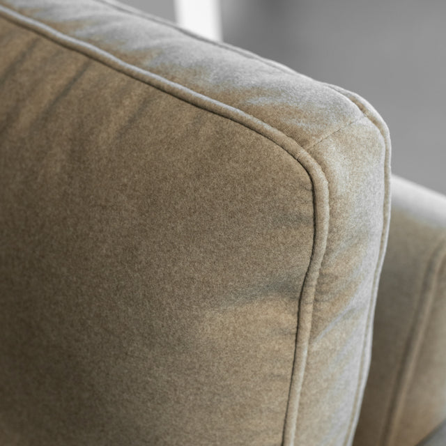 Fauteuil en tissu sable feutré - Arnold