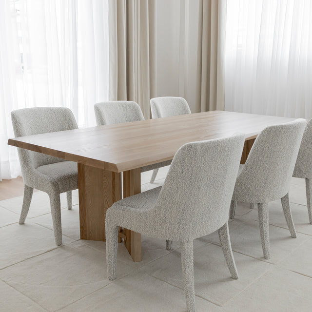 Table à manger en frêne massif de couleur houblon - BELLEROSE