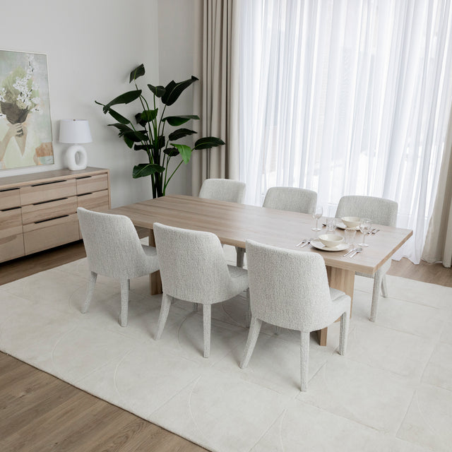 Table à manger en frêne massif de couleur houblon - BELLEROSE