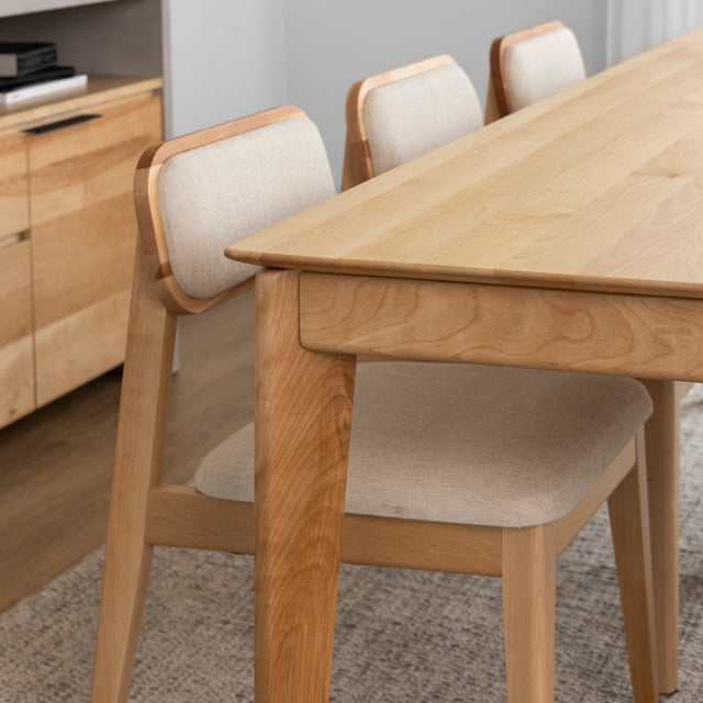 Chaise de cuisine en tissu sablon et merisier naturel - Nora