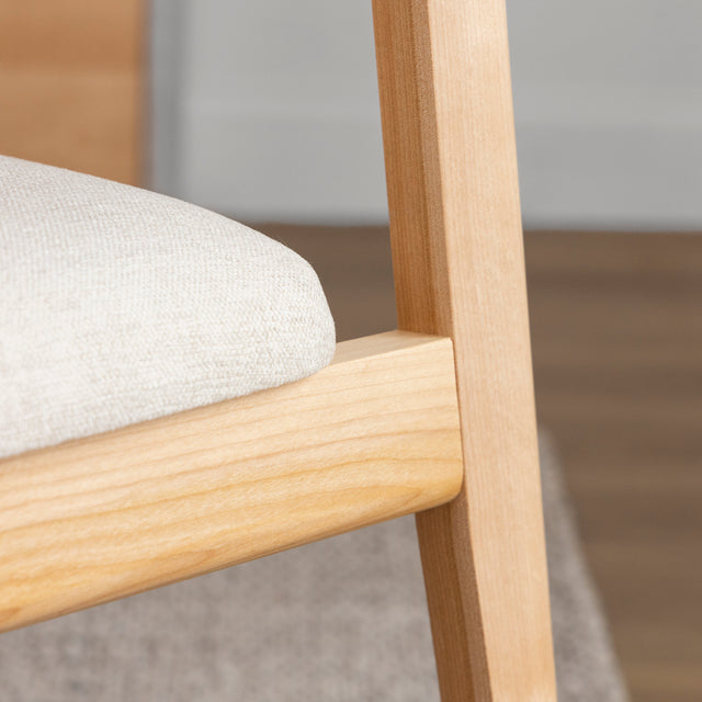 Chaise de cuisine en tissu sablon et merisier naturel - Nora