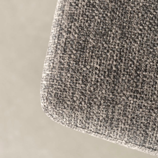 Chaise de salle a manger en tissu gris/brun moderne avec pattes en métal noir.