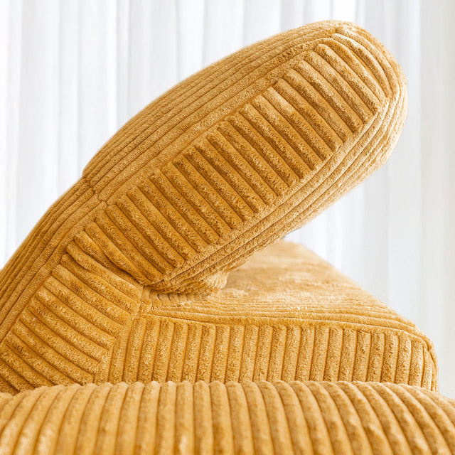 Appui tete reglable en velours cotele jaune moutarde au design confortable.