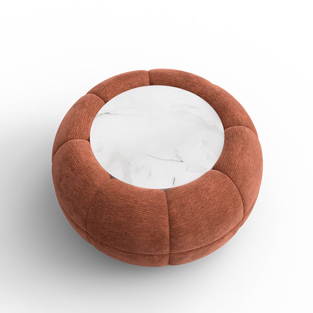 Ottoman rond terracotta avec plateau central effet marbre, design moderne sur fond neutre pour présentation produit.