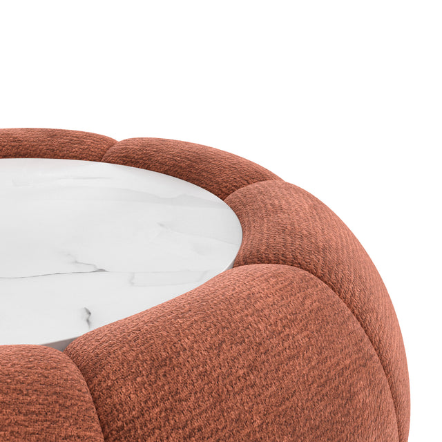 Ottoman rond terracotta avec plateau central effet marbre, design moderne sur fond neutre pour présentation produit.