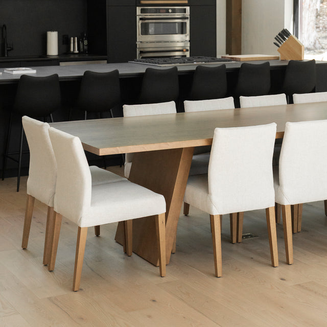 Chaise de cuisine en tissu lièvre et merisier ambré foncé - Gemma