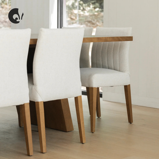 Chaise de cuisine en tissu lièvre et merisier ambré foncé - Gemma