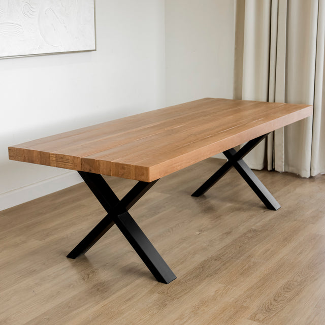Table de cuisine LAVIOLETTE 2,5" d'épaisseur, 37" x 92", en merisier ambré foncé avec pattes Chloé en acier