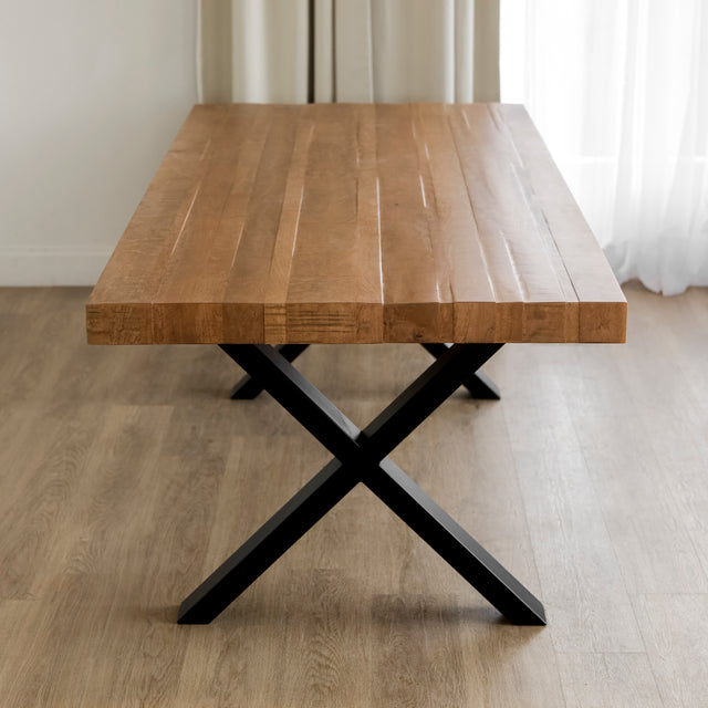 Table de cuisine LAVIOLETTE 2,5" d'épaisseur, 37" x 92", en merisier ambré foncé avec pattes Chloé en acier