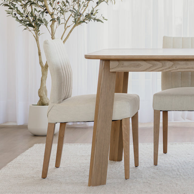 Wooden dining table - Montcalm