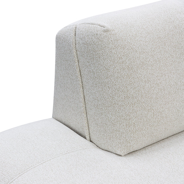 sofa modulaire en tissu crème marbré et tissu bordeau, au design contemporain sur un fond blanc.