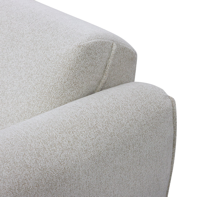 sofa modulaire en tissu crème marbré et tissu bordeau, au design contemporain sur un fond blanc.