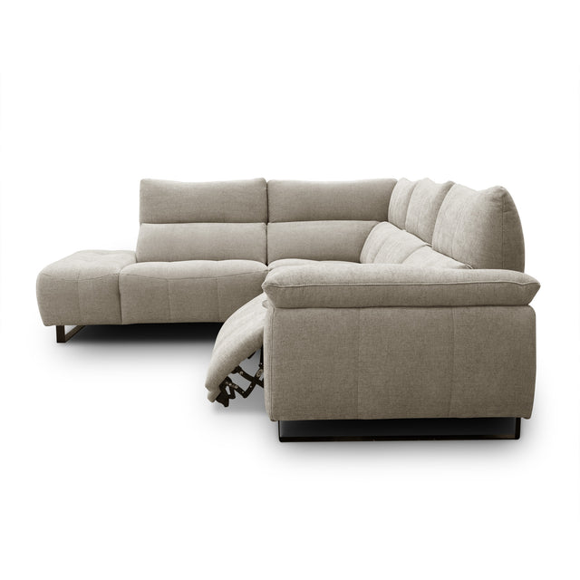 sofa modulaire en tissu sable fin, inclinable, au design contemporain sur fond blanc.