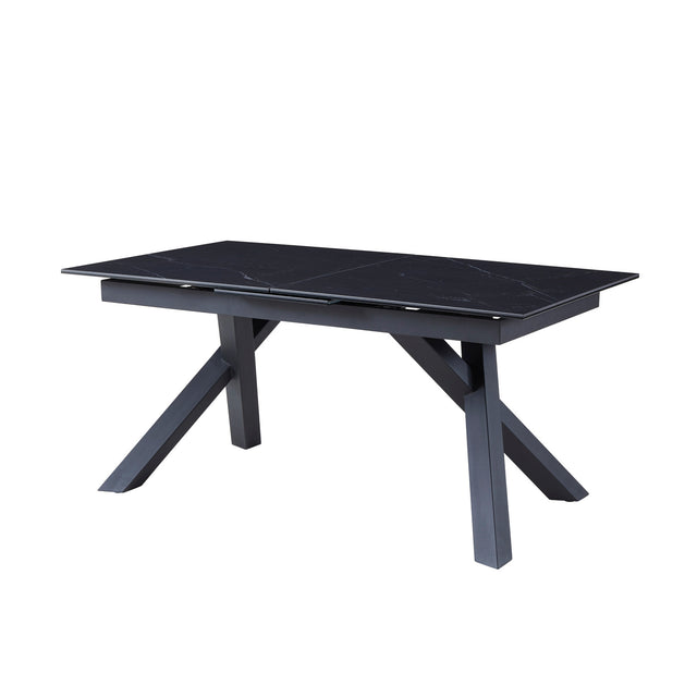 table de salle à manger en céramique noire avec pattes angulaire sur fond blanc