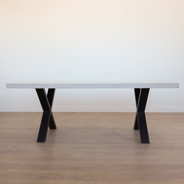 Table de salle à manger en béton ciment - Rochefort