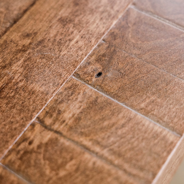 Table LAVIOLETTE 2,5" d'épaisseur, 40" × 68", en merisier roux avec pattes Chloé en acier