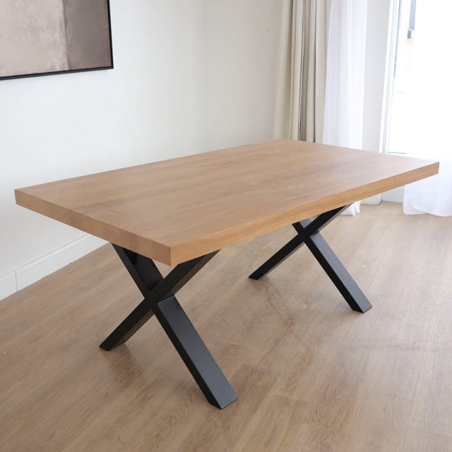 Table à manger Lavallée en merisier blond