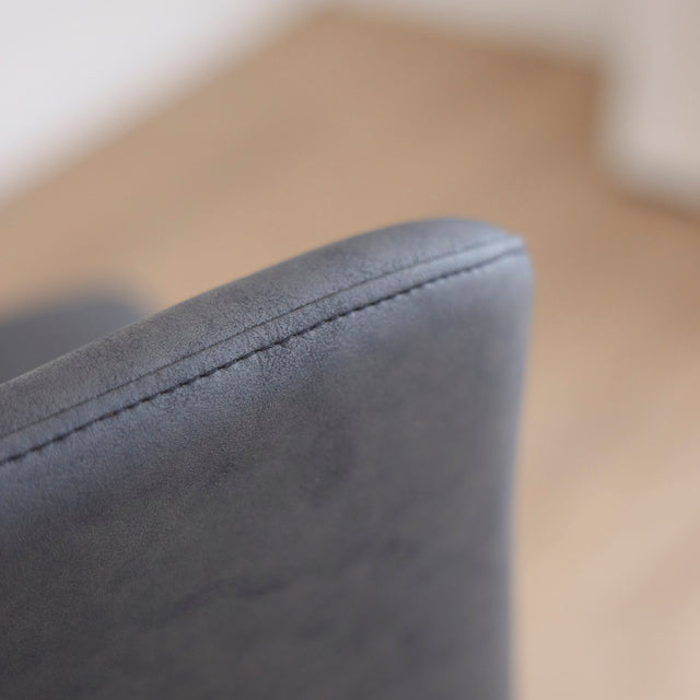 ensemble de deux tabourets de comptoir