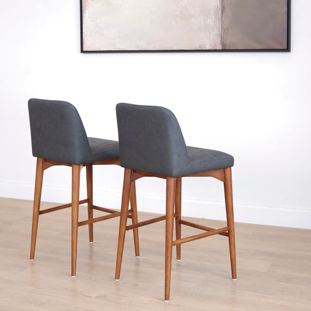 ensemble de deux tabourets de comptoir