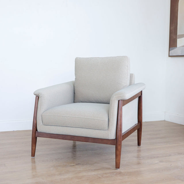 Fauteuil Arnold en tissu sable feutré