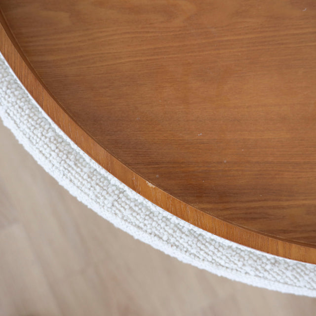 Ottoman West avec rangement en tissu bouclé ivoire et bois teinture noyer