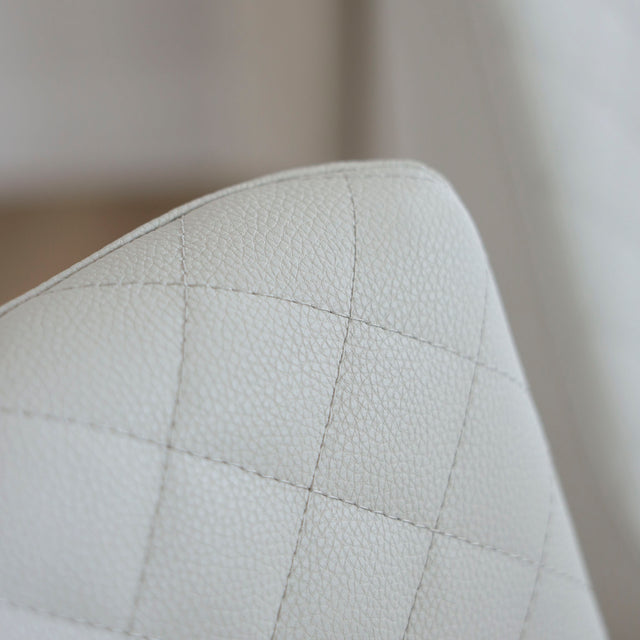 Ensemble de deux tabourets de comptoir Marvin en cuir végane crème