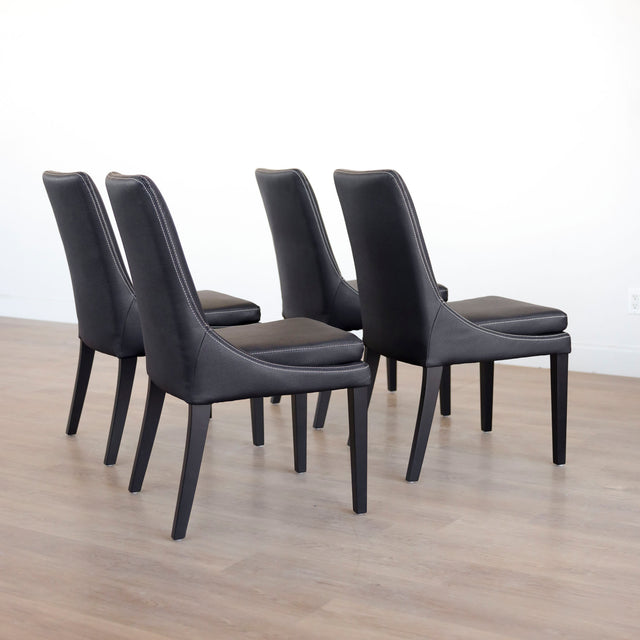 Ensemble de 4 chaises de cuisine SINATRA en cuir végane noir avec pattes noires