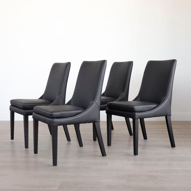 Ensemble de 4 chaises de cuisine SINATRA en cuir végane noir avec coutures assorties blanche avec les pattes en bois noir