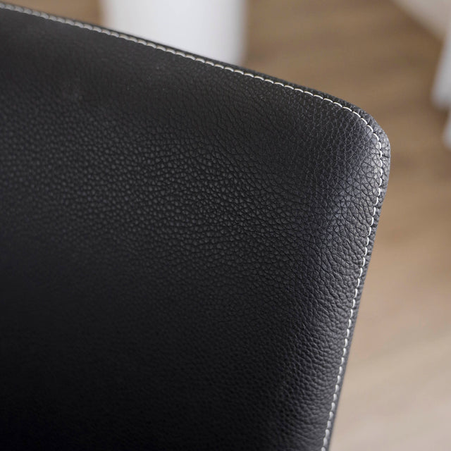 Ensemble de 5 chaises de cuisine SINATRA en cuir végane noir avec coutures assorties blanche avec les pattes en bois noir