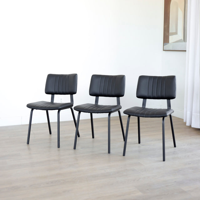 Ensemble de 3 chaises Mcgill en cuir végane noir avec pattes en acier
