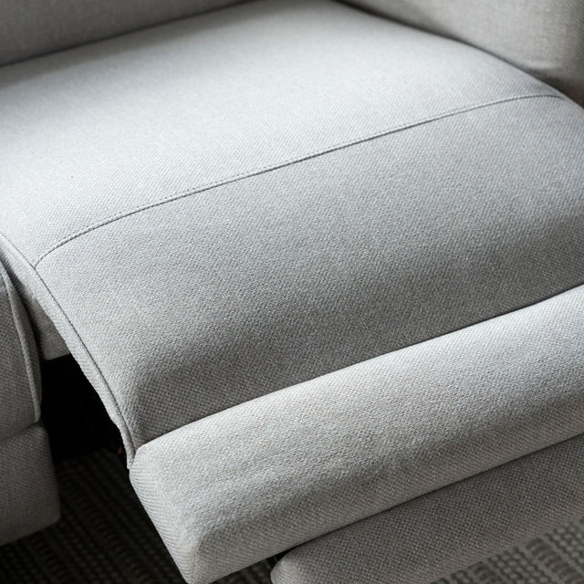 detail du repose pieds releve en tissu gris clair du canape moderne.