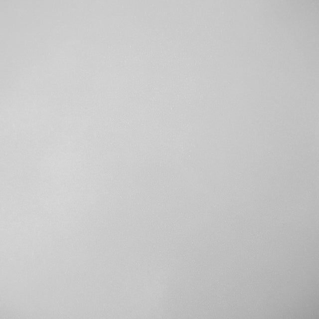 surface en beton gris clair a texture lisse et finition mate.