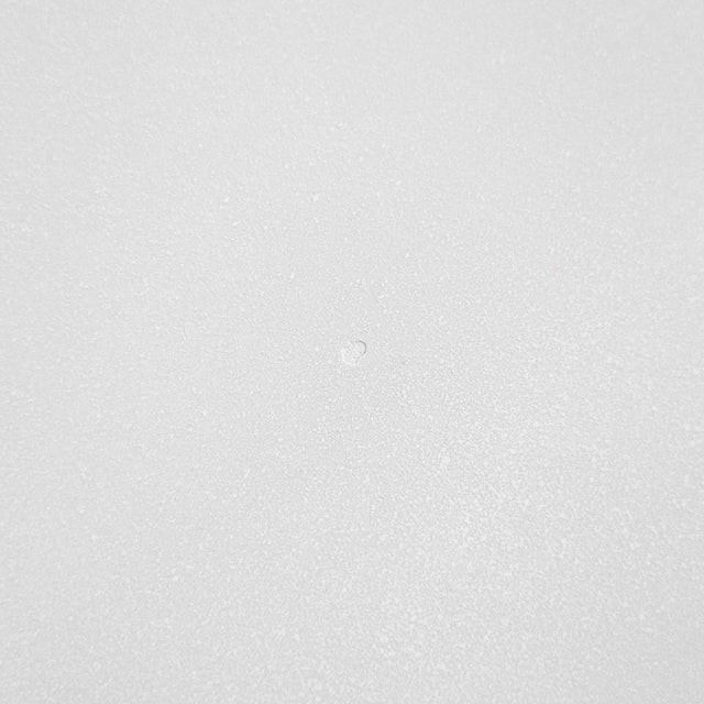 surface en beton gris clair a texture lisse et finition mate.