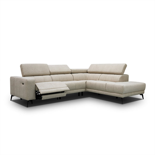 sofa modulaire en tissu greige,inclinable, design moderne sur fond blanc.