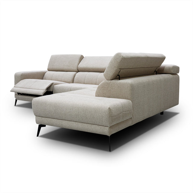 sofa modulaire en tissu greige, inclinable, design moderne sur fond blanc.