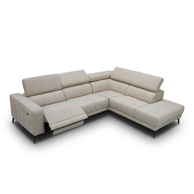 sofa modulaire en tissu greige, inclinable, design moderne sur fond blanc.