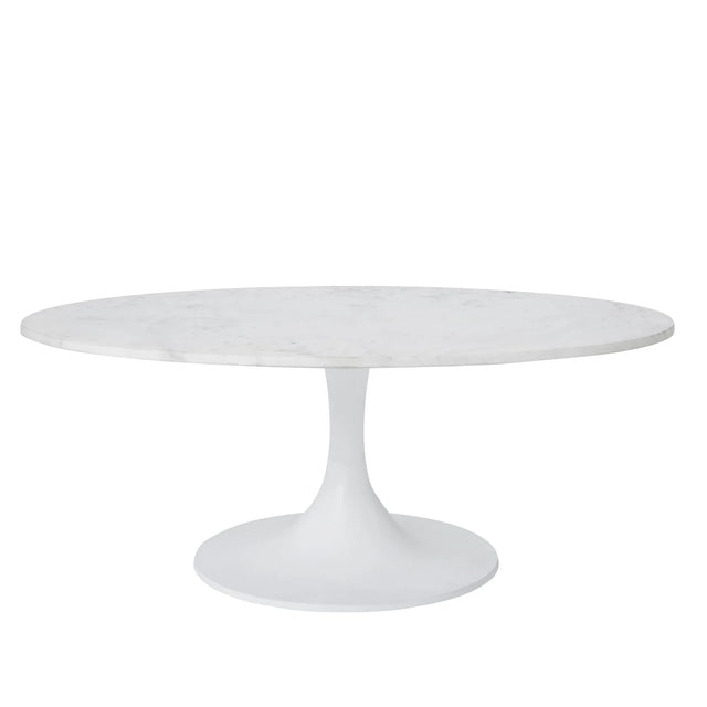 table basse ronde avec plateau en marbre blanc et pied central tulipe blanc.