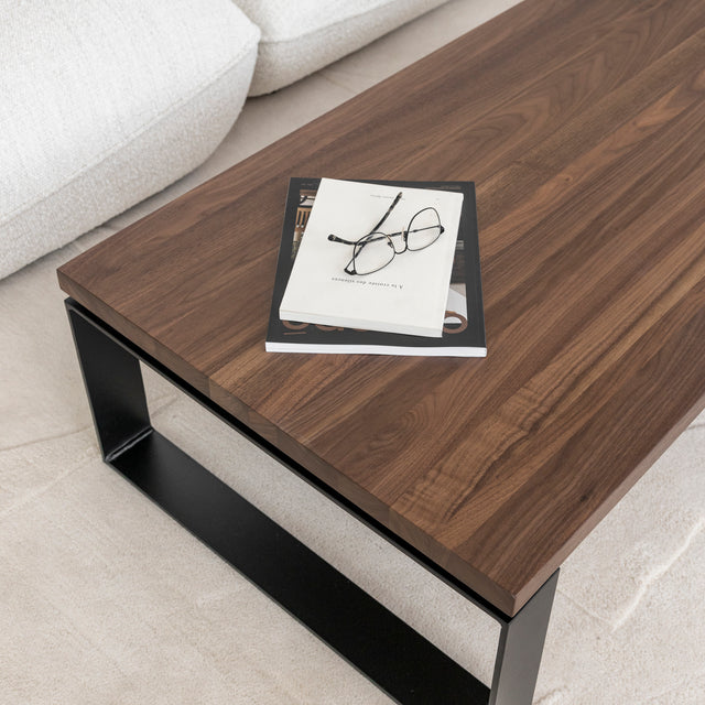 Table de salon en noyer naturel - Raphaëlle