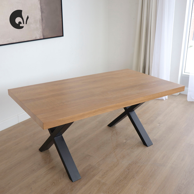 Table à manger en merisier blond - LAVALLÉE