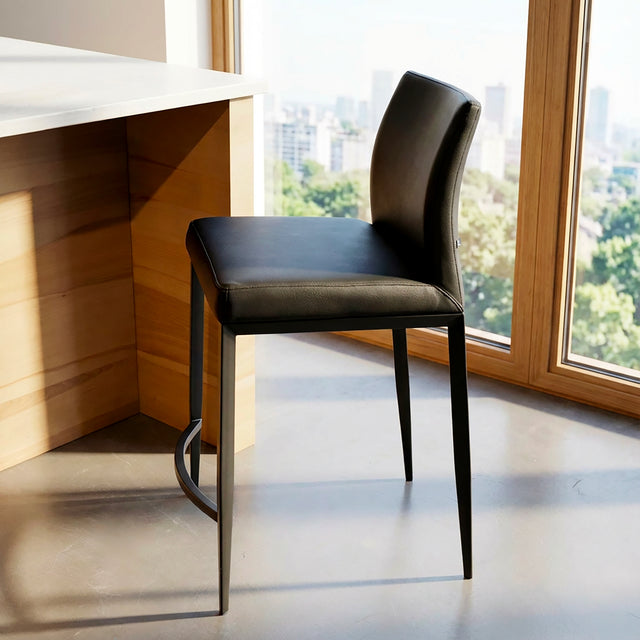 tabouret de comptoir noir en cuir synthetique avec dossier moderne et assise rembourrée