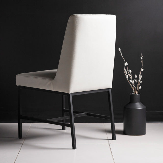 Chaise de cuisine en cuir végane crème - Marvin