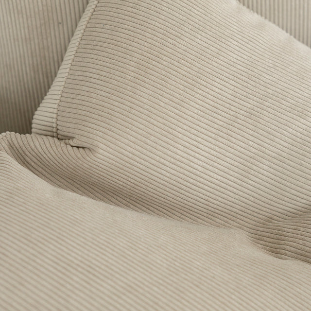 Gros plan sur le tissu beige en velours cotele d un canape moderne.