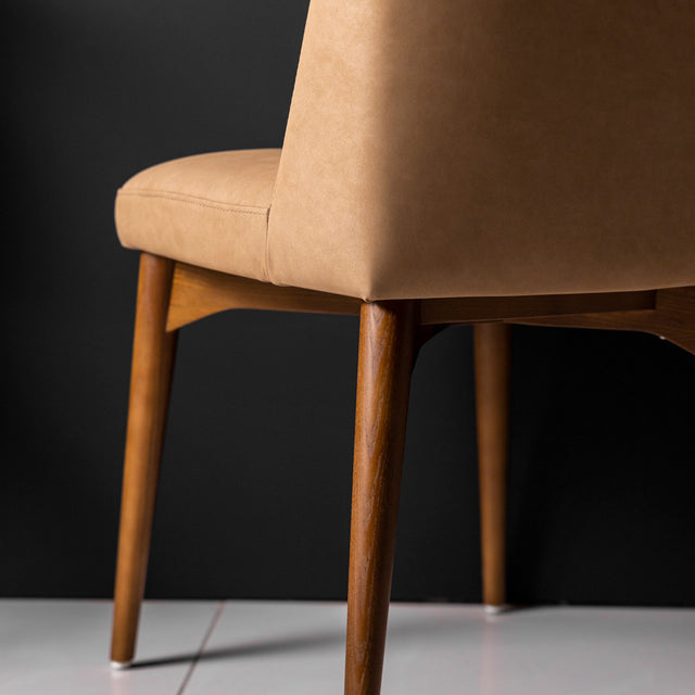 Chaise de cuisine en cuir végane de couleur claire - Odile