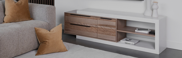 meuble télé et coussin par terre