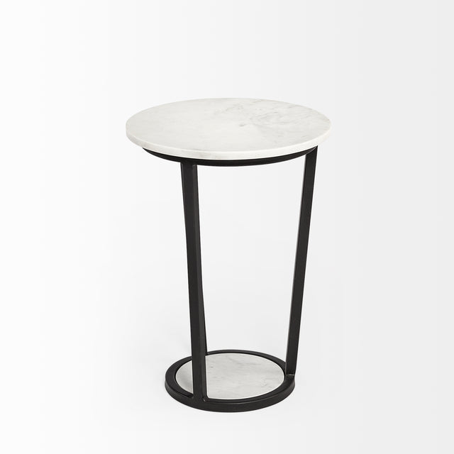 table d appoint ronde avec plateau effet marbre blanc et structure metal noire.