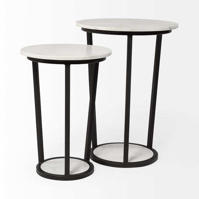 tables d appoint ronde avec plateau effet marbre blanc et structure metal noire.